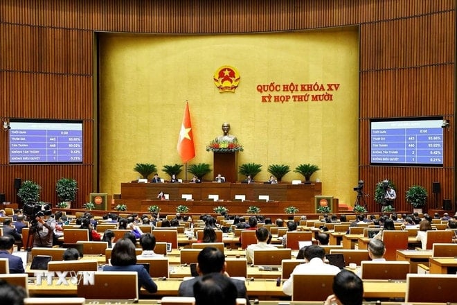 រដ្ឋសភាបានបោះឆ្នោតអនុម័តច្បាប់ស្តីពីការបង្ការជំងឺ។ (រូបថត៖ Doan Tan/VNA) ttxvn-quoc-hoi-bieu-quyet-thong-qua-cac-luat-va-1-nghi-quyet-1012-2.jpg