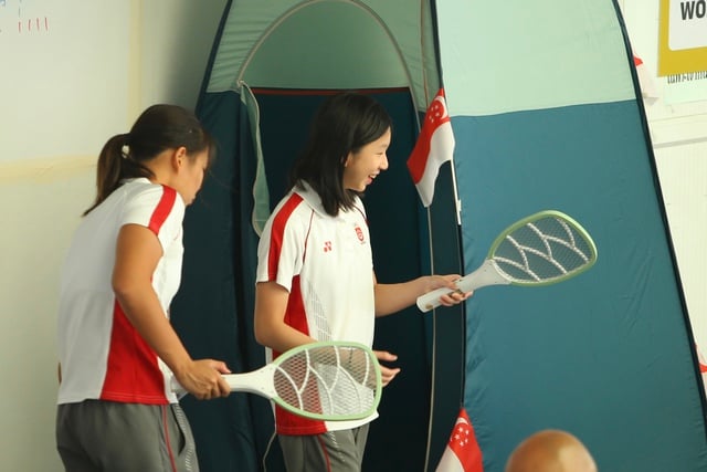 Nhà thi đấu SEA Games 33 đầy… muỗi, cả thầy lẫn trò đội tuyển bơi Singapore lại ‘khoái chí’ - Ảnh 4.