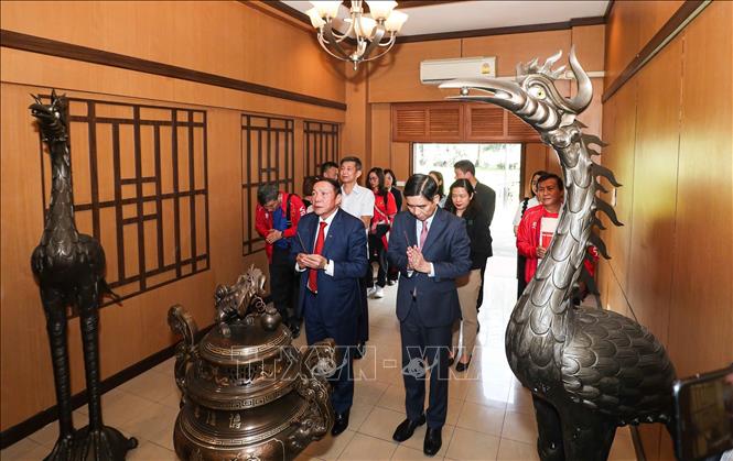 ຄຳບັນຍາຍຮູບພາບ