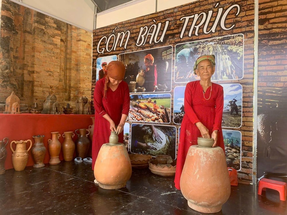 Usunięcie dziedzictwa ceramiki czamskiej z kategorii „pilnej potrzeby ochrony” – zdjęcie 1