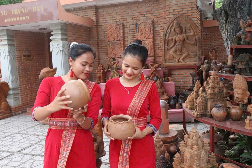 Usunięcie dziedzictwa ceramiki czamskiej z kategorii „pilnej potrzeby ochrony” – zdjęcie 2