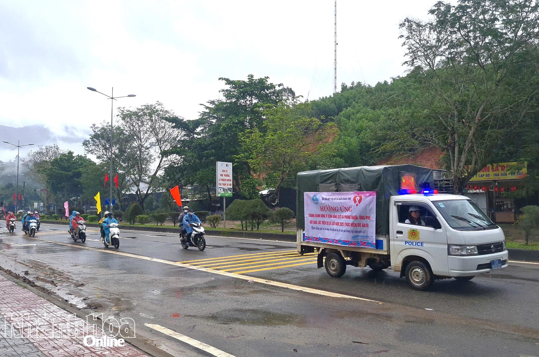 Делегация отправилась в марш, чтобы распространить информацию о движении в этом районе.