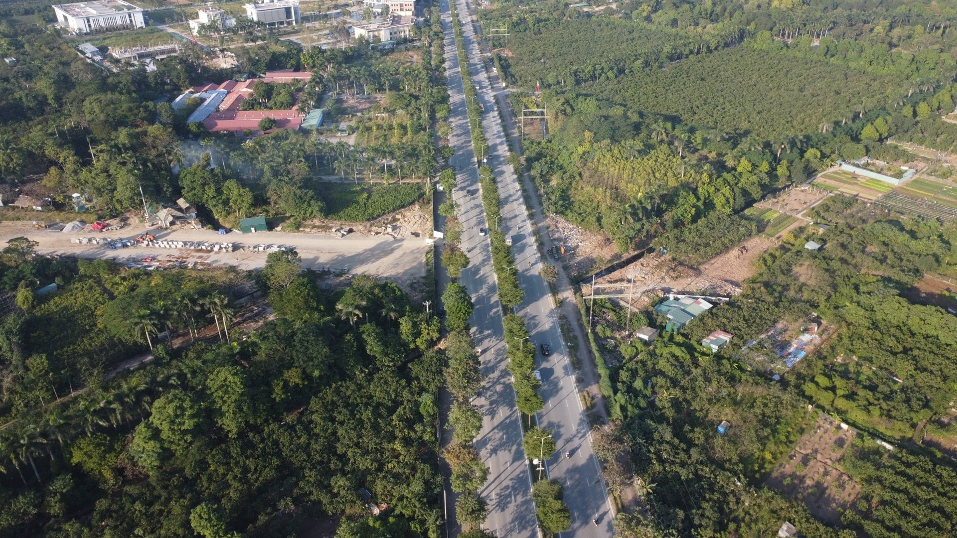 Cận cảnh nút giao giữa trục đường mới và đường Văn Tiến Dũng đang được hình thành.