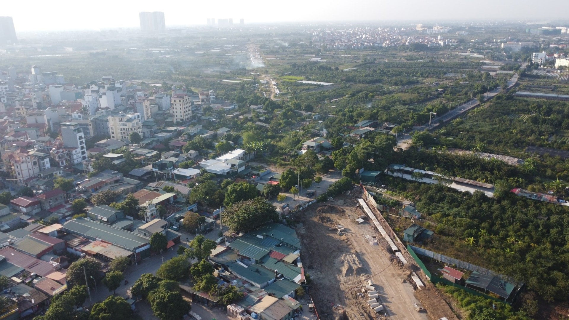 Khu vực chưa giải phóng xong mặt bằng tại đoạn đầu phường Tây Tựu giáp phường Phú Diễn.