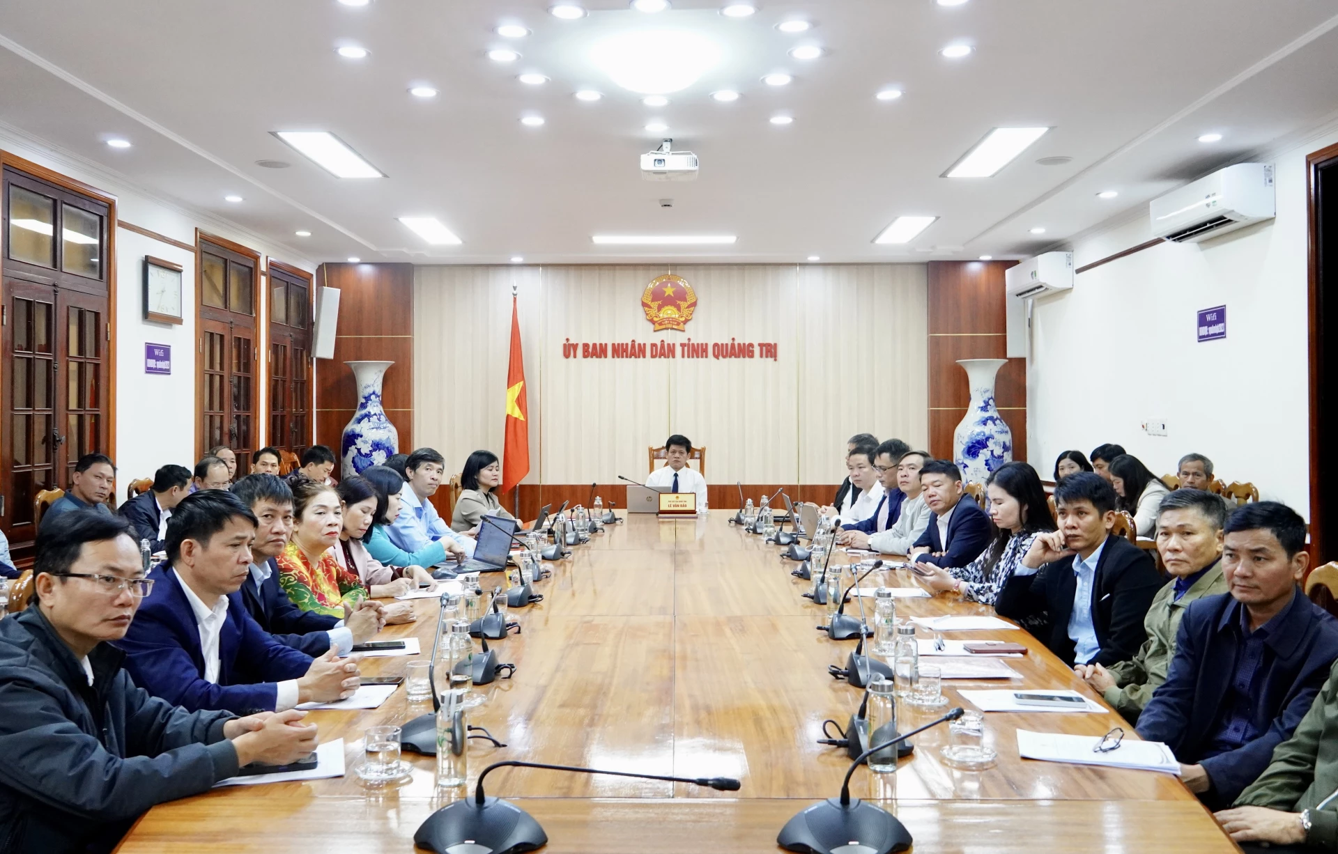 Vista de la conferencia en la sede de la provincia de Quang Tri - Foto: H.N