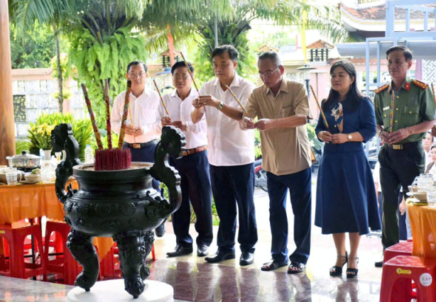 Restaurarea și modernizarea templului memorial dedicat celor 10 martiri eroici ai revoltei Hon Khoai - fotografia 3