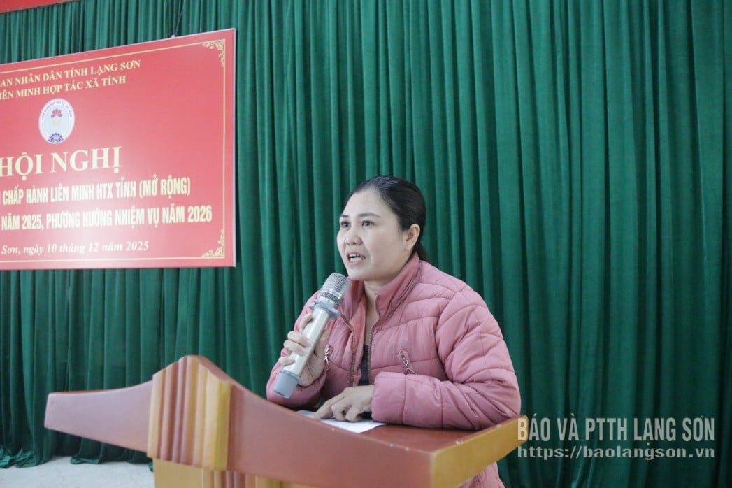 Perwakilan koperasi berbicara di konferensi