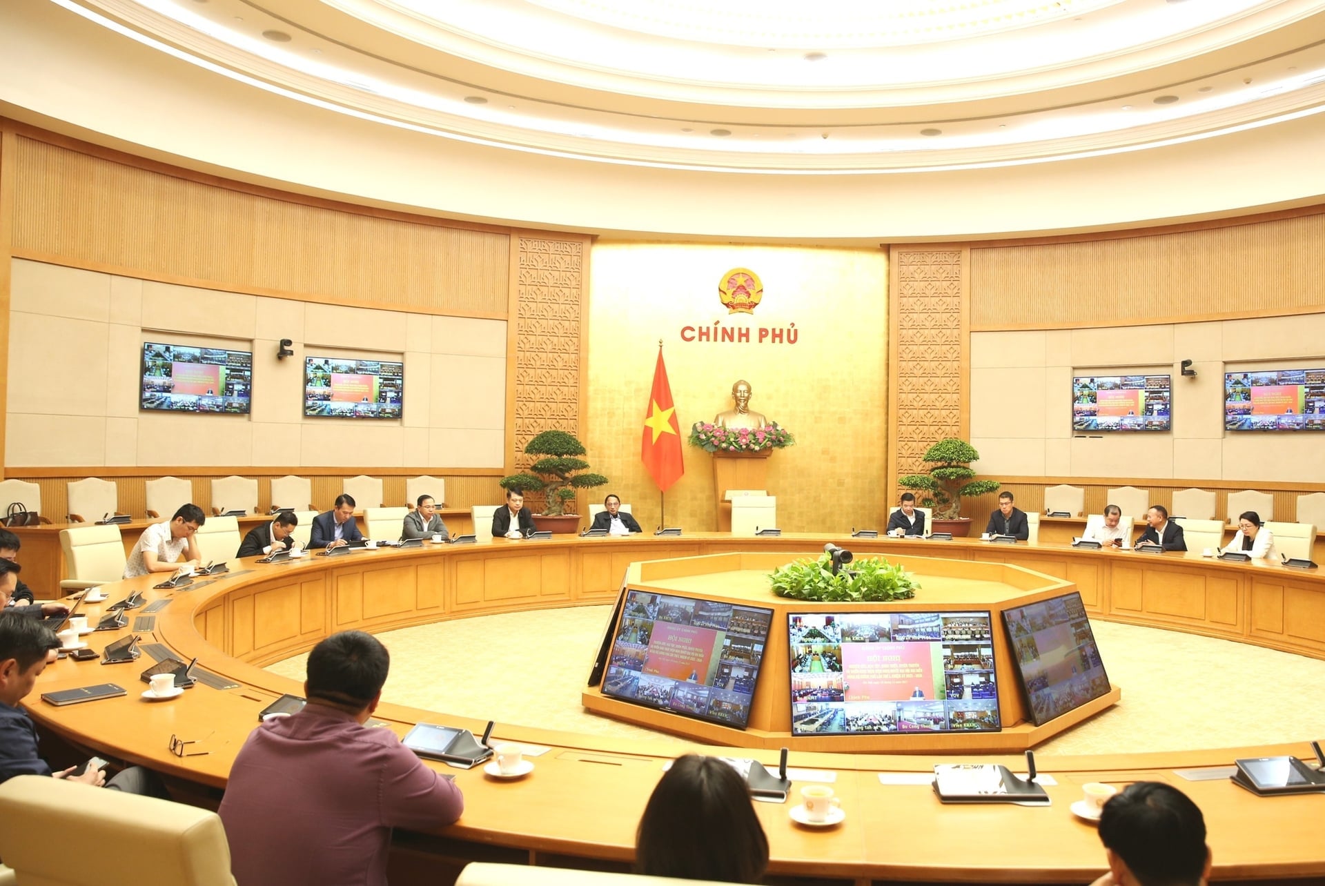 Các đại biểu thuộc đảng bộ Văn phòng Chính phủ dự Hội nghị tại điểm cầu Văn phòng Chính phủ. Ảnh: VGP.