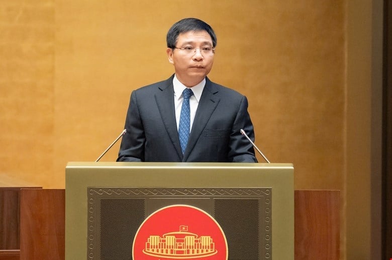 Bộ trưởng Bộ Tài chính Nguyễn Văn Thắng trình bày Báo cáo tóm tắt tiếp thu, giải trình dự thảo luật. Ảnh: Quochoi.vn.