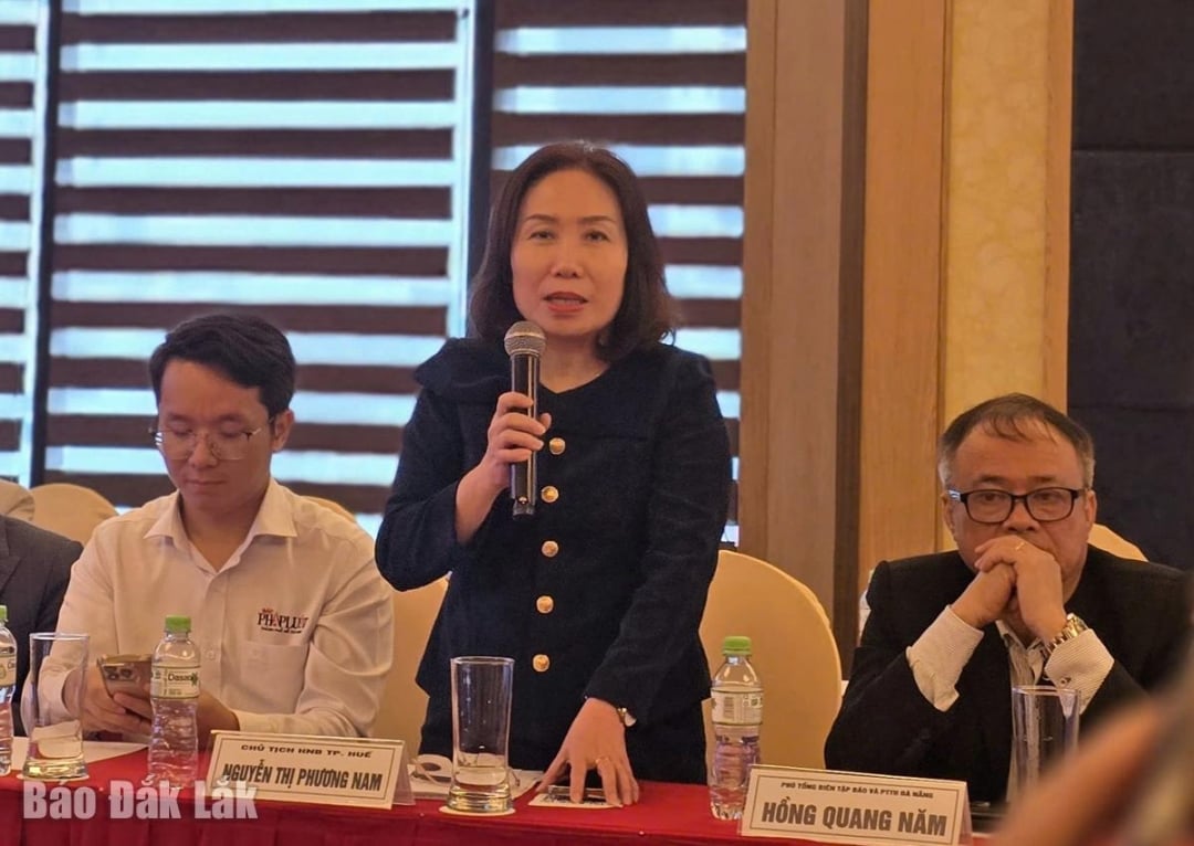 A jornalista Nguyen Thi Phuong Nam, vice-editora-chefe do jornal e da televisão de Hue e presidente da Associação de Jornalistas da Cidade de Hue, compartilha suas habilidades e experiência em trabalhar e produzir diversos tipos de jornalismo.