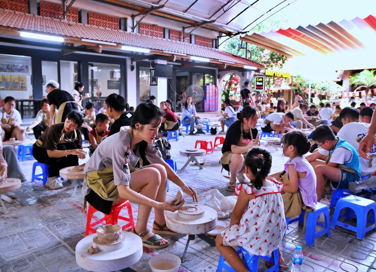 Đánh thức giá trị làng nghề trên những dòng sông - Ảnh 2.