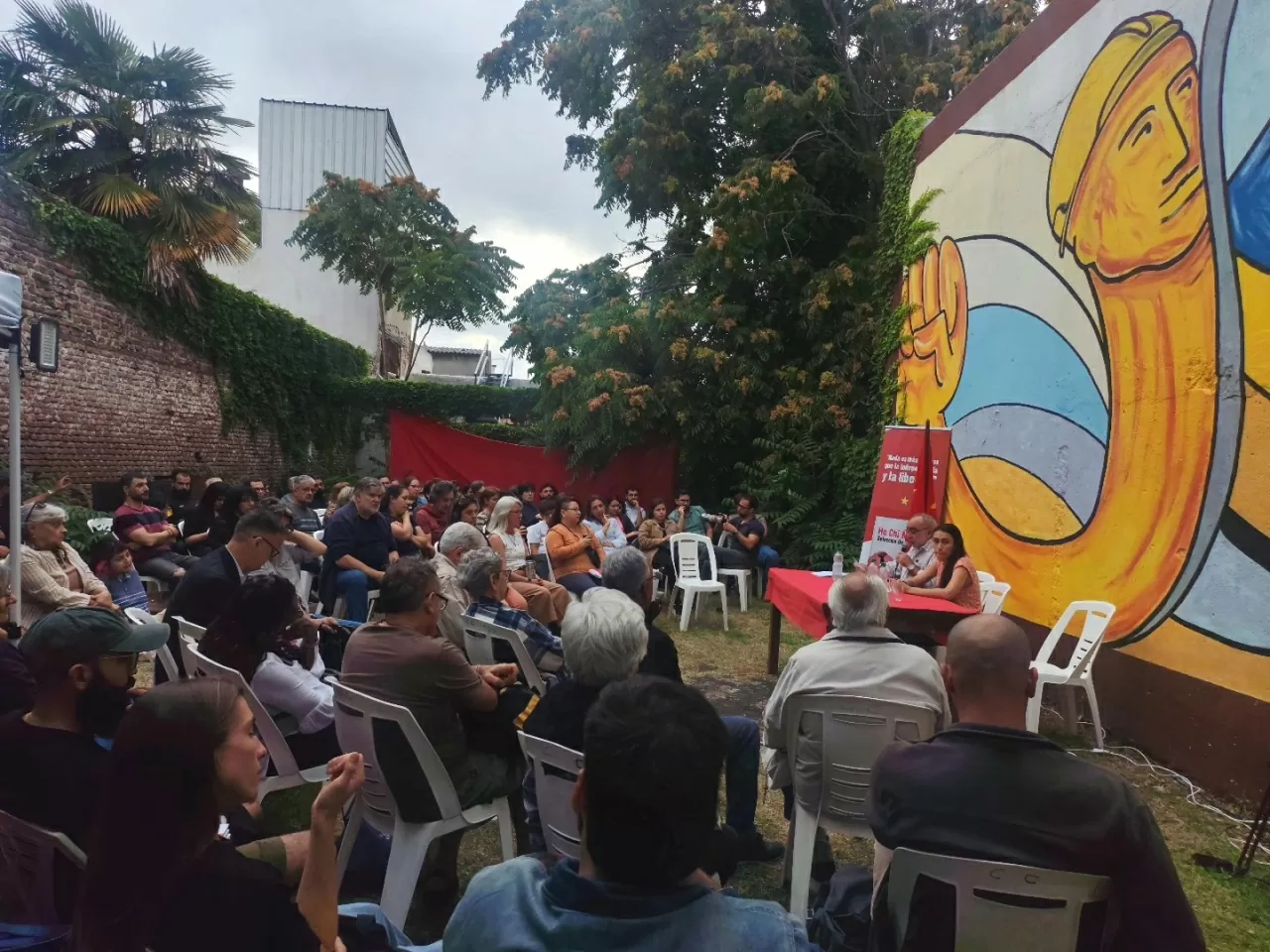 Видання антології президента Хо Ши Міна сприяє розширенню дружніх відносин між народами В'єтнаму та Уругваю. Xuất bản tuyển tập Chủ tịch Hồ Chí Minh góp phần mở rộng quan hệ hữu nghị hai dân tộc Việt Nam-Uruguay