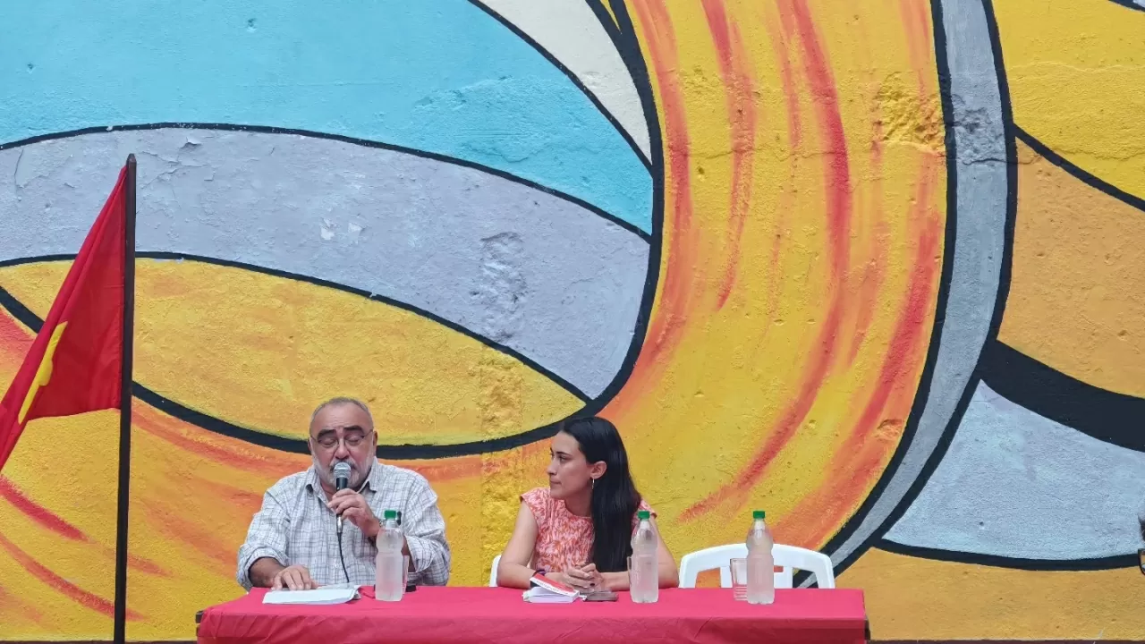 Видання антології президента Хо Ши Міна сприяє розширенню дружніх відносин між народами В'єтнаму та Уругваю. Xuất bản tuyển tập Chủ tịch Hồ Chí Minh góp phần mở rộng quan hệ hữu nghị hai dân tộc Việt Nam-Uruguay