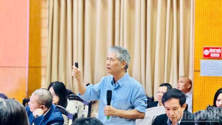 Phó Giáo sư, Tiến sĩ Lê Xuân Bá, nguyên Viện trưởng Viện nghiên cứu quản lý kinh tế Trung ương (CIEM).
