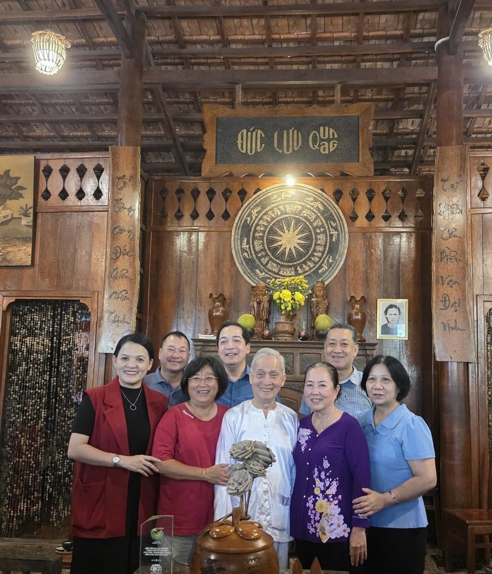 سروے ٹیم نے Cocohome Coconut House (An Binh commune) کا دورہ کیا۔