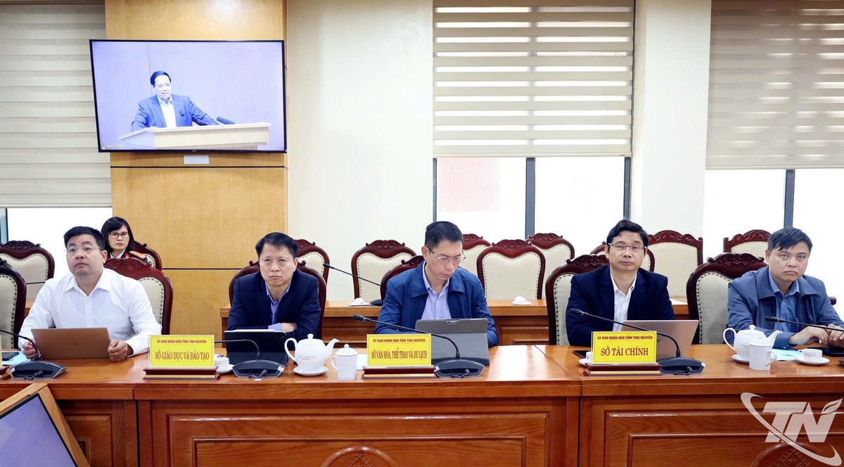 Delegáti účastnící se konference v místě konání provincie Thái Nguyên.