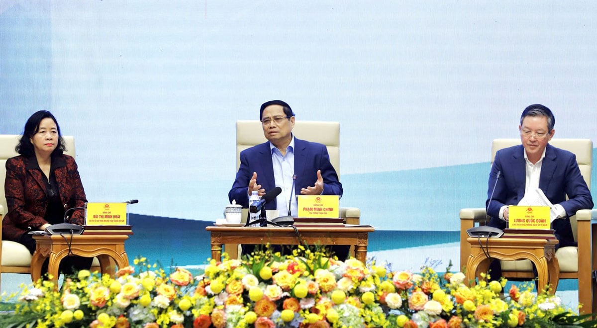 Schůzi předsedal premiér.