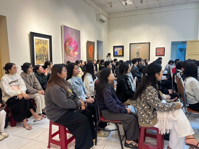 Văn học là suối nguồn nuôi dưỡng trái tim người thầy thuốc- Ảnh 2.