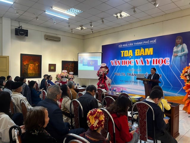 Văn học là suối nguồn nuôi dưỡng trái tim người thầy thuốc- Ảnh 3.