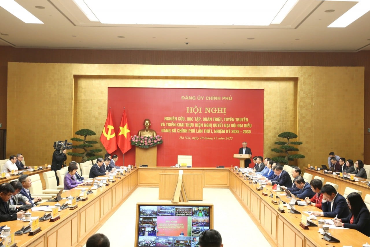 A Pénzügyminisztérium Pártbizottsága alaposan megértette és végrehajtja a Kormány Pártbizottságának első kongresszusának határozatát.