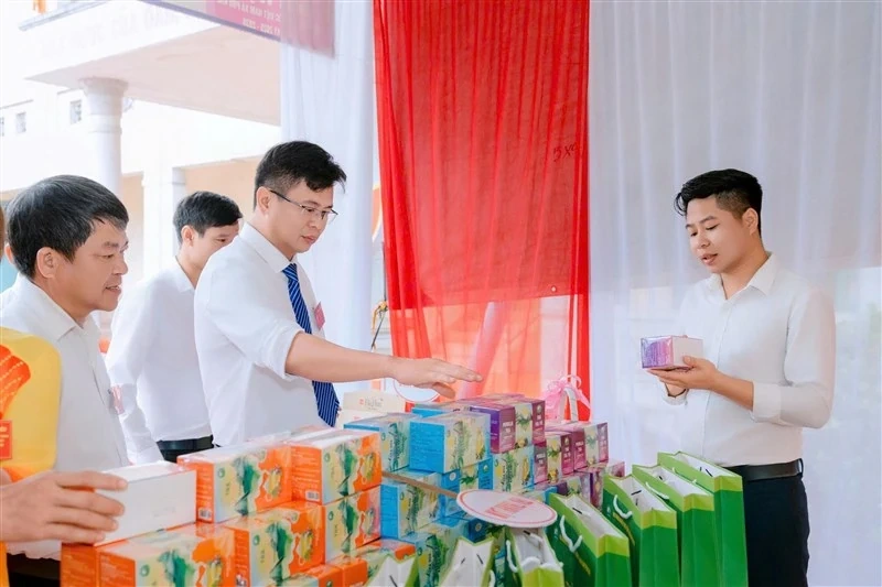 ការបង្កើតខ្សែសង្វាក់ផ្គត់ផ្គង់ប្រកបដោយនិរន្តរភាពត្រួសត្រាយផ្លូវសម្រាប់ផលិតផលកសិកម្មពីដីដូនតាដើម្បីឈានទៅដល់ទីផ្សារបន្ថែមទៀត។