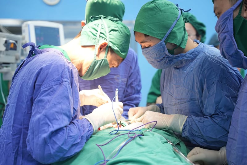 Chủ quan không tái khám định kỳ, thanh niên mắc u tuyến giáp xâm lấn, di căn- Ảnh 1.