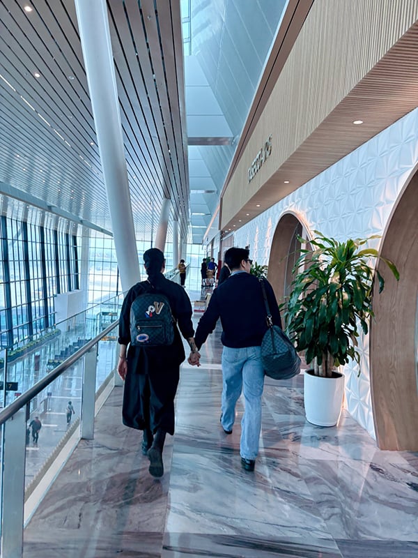 Con gái 5 tháng tuổi của Ngô Thanh Vân lần đầu được đi máy bay - Ảnh 5.