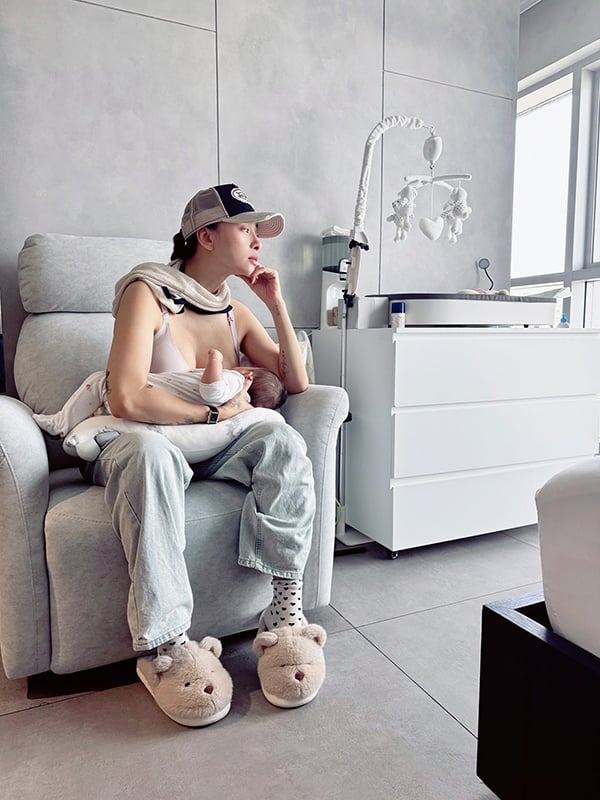 Con gái 5 tháng tuổi của Ngô Thanh Vân lần đầu được đi máy bay - Ảnh 7.