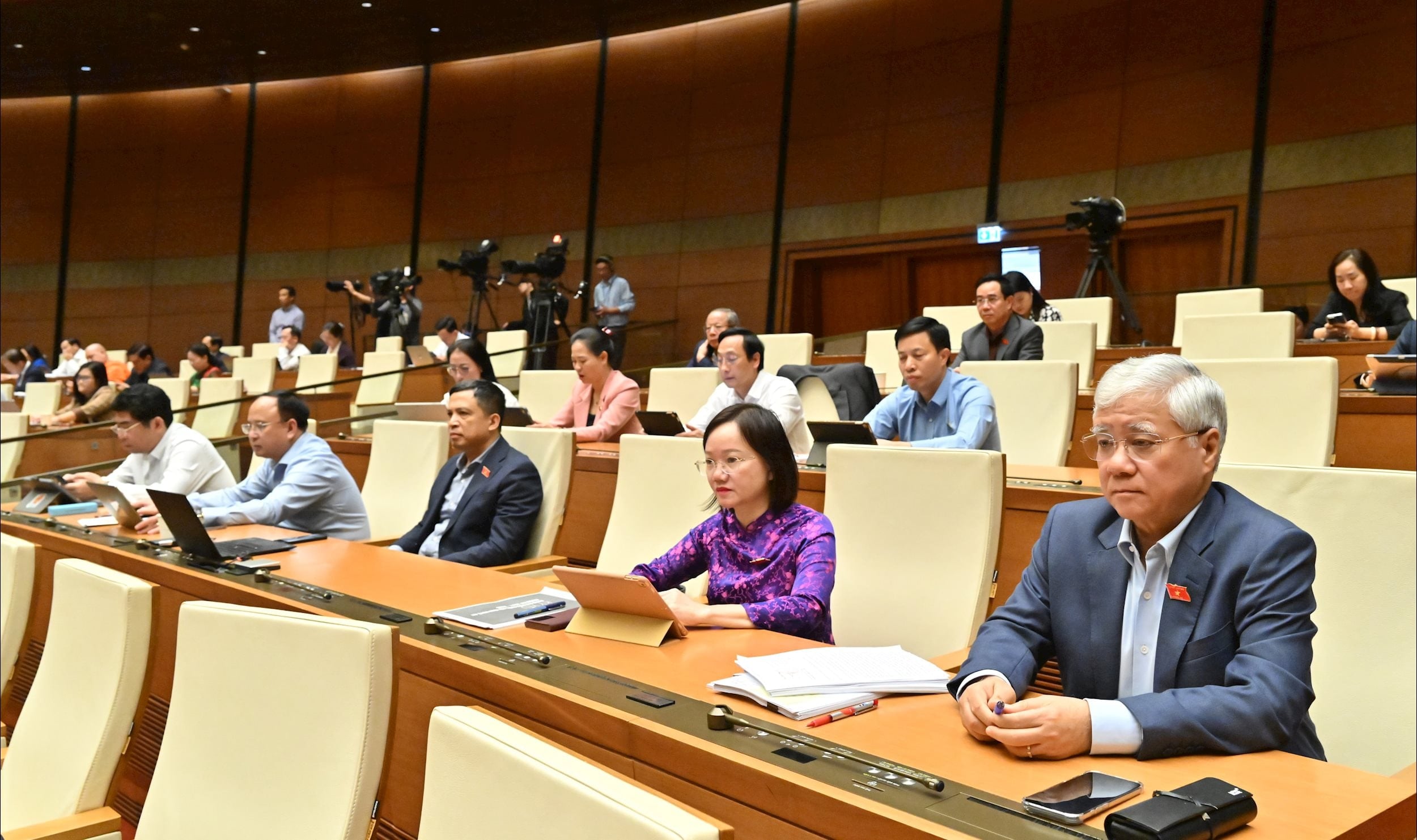 Phó Chủ tịch Quốc hội Đỗ Văn Chiến và các đại biểu tại phiên họpVQK_4636