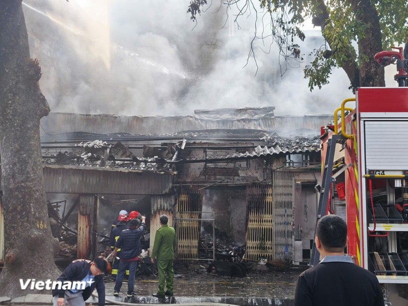 ロ・ドゥック通りの火災現場。（出典：VNA）