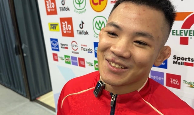 Võ sĩ 'tí hon' Đào Hồng Sơn bị VĐV Thái Lan lừng lững đấm sưng mắt: Ký ức thật khó quên- Ảnh 1.