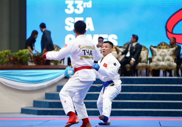 Võ sĩ 'tí hon' Đào Hồng Sơn bị VĐV Thái Lan lừng lững đấm sưng mắt: Ký ức thật khó quên- Ảnh 3.