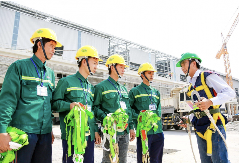 xây dựng văn hóa an toàn lao động tập trung vào việc cải thiện điều kiện làm việc và tạo thói quen tuân thủ an toàn trong mỗi doanh nghiệp. (Ảnh: T.L)