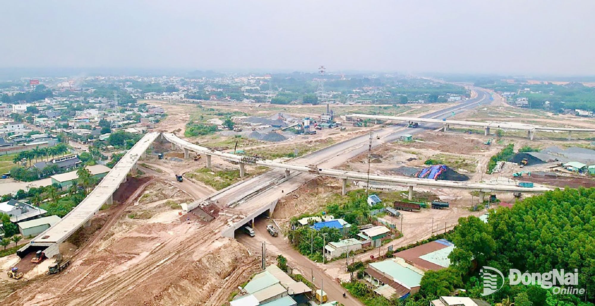 ອົງປະກອບທີ 2 ຂອງໂຄງການທາງດ່ວນ ບຽນຮວ່າ-ຫວຸງເຕົ່າ ຍັງຂາດວັດສະດຸຫີນທີ່ພຽງພໍໃນການກໍ່ສ້າງ. ພາບ: ຟ້າມຕຸ່ງ 