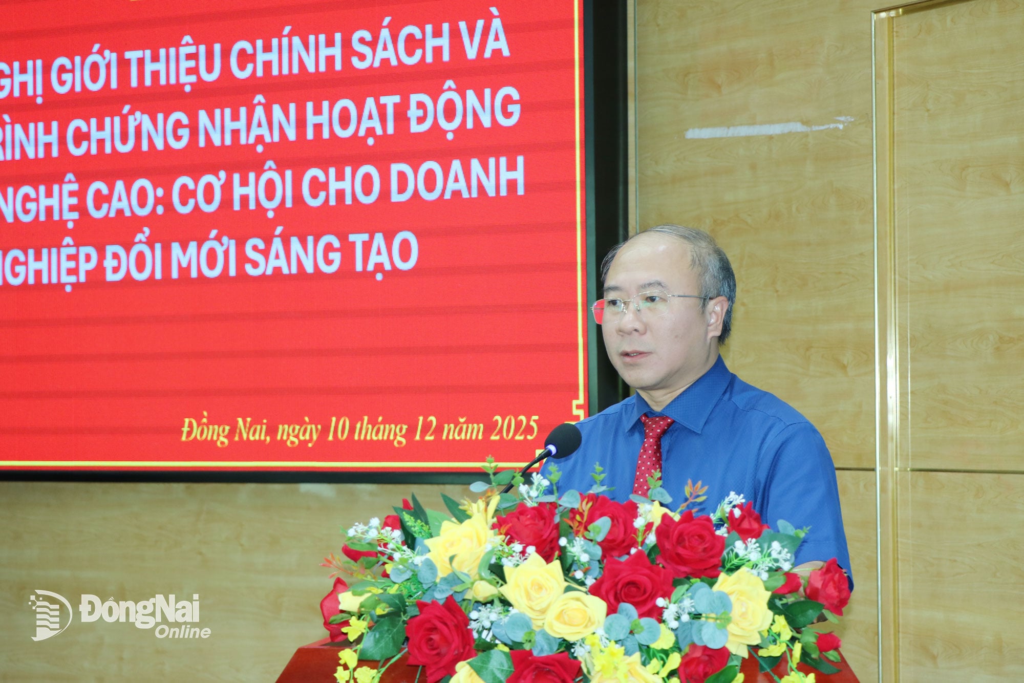 O vice-diretor do Departamento de Ciência e Tecnologia da província de Dong Nai, Nguyen Minh Quang, discursa na conferência. Foto: Vuong The
