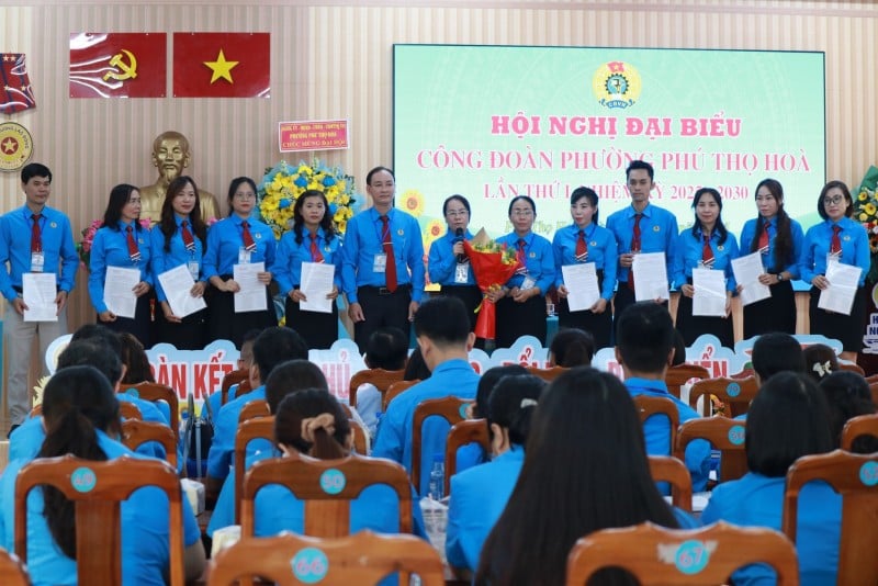 Первая конференция делегатов профсоюза района Фу Тхо Хоа, Хошимин, срок полномочий 2025-2030 гг. (Фото: Т.Л.) Hội nghị đại biểu Công đoàn phường Phú Thọ Hòa, TP HCM, lần thứ I, nhiệm kỳ 2025-2030. (Ảnh: T.L)