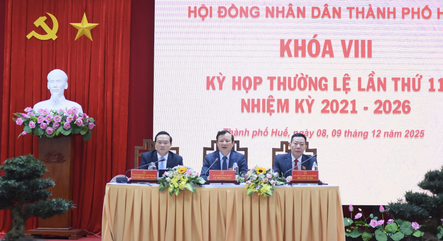 Le Comité permanent du Conseil populaire de la ville a présidé la réunion. Thường trực HĐND thành phố điều hành phiên họp