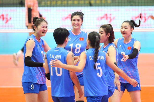 Supergulliga ögonblick från det vietnamesiska damvolleybolllaget, Như Quỳnh är extremt lekfull - Foto 1. Những khoảnh khắc siêu đáng yêu của các cô gái bóng chuyền nữ Việt Nam, Như Quỳnh 'cực nhây'- Ảnh 1.