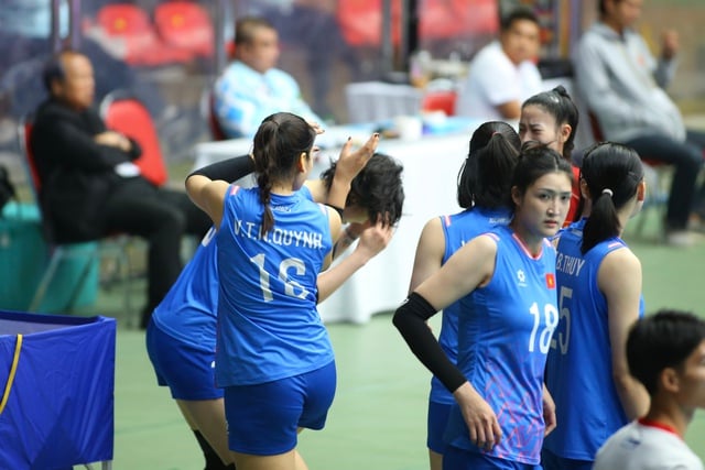 Supergulliga ögonblick från det vietnamesiska damvolleybolllaget, Như Quỳnh är extremt lekfull - Foto 6. Những khoảnh khắc siêu đáng yêu của các cô gái bóng chuyền nữ Việt Nam, Như Quỳnh 'cực nhây'- Ảnh 6.