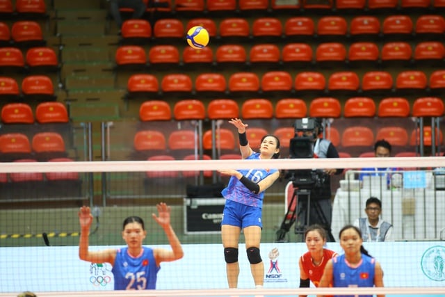 Supergulliga ögonblick från det vietnamesiska damvolleybolllaget, Như Quỳnh är extremt lekfull - Foto 7. Những khoảnh khắc siêu đáng yêu của các cô gái bóng chuyền nữ Việt Nam, Như Quỳnh 'cực nhây'- Ảnh 7.
