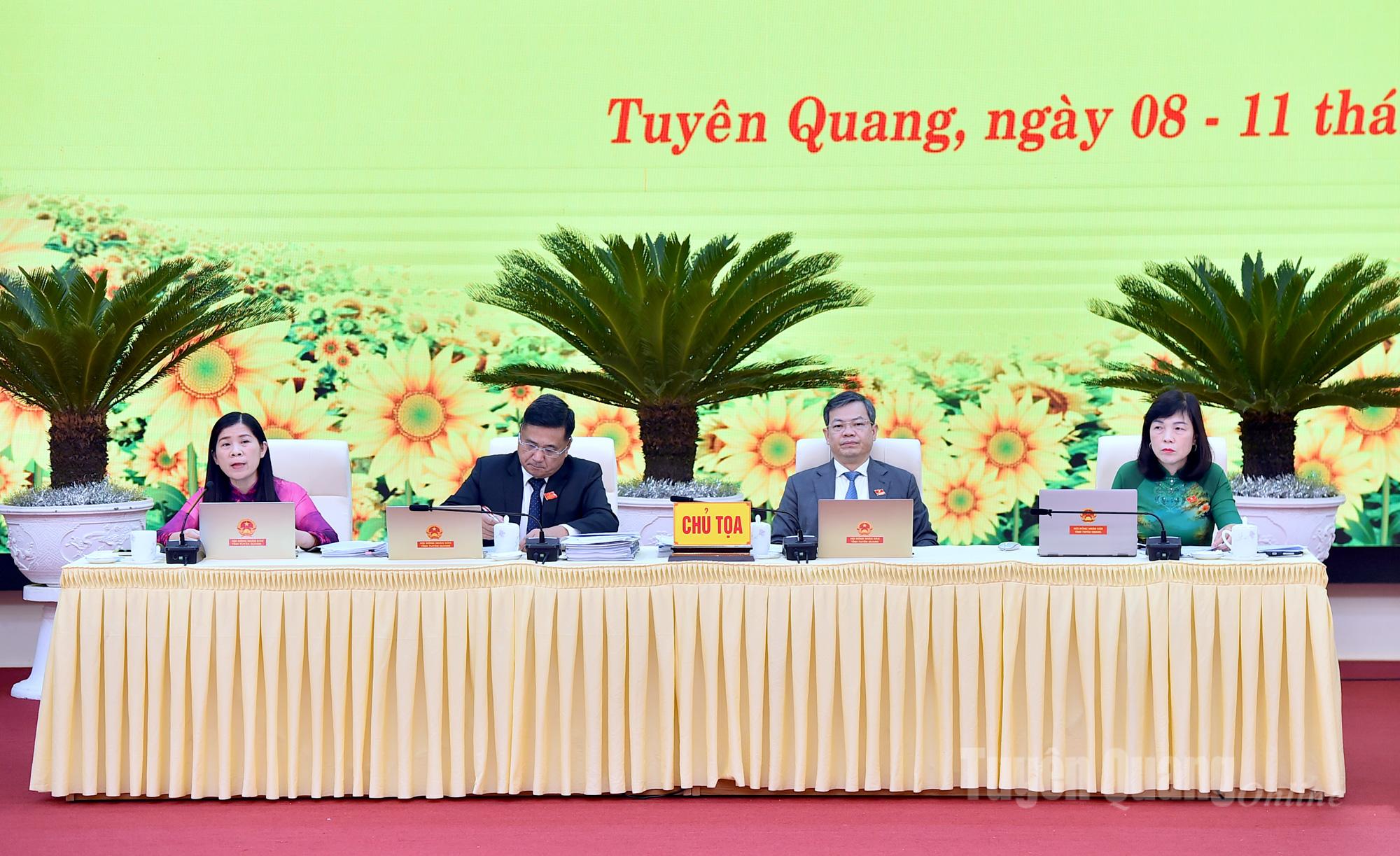 Președintele ședinței a condus sesiunea de întrebări.