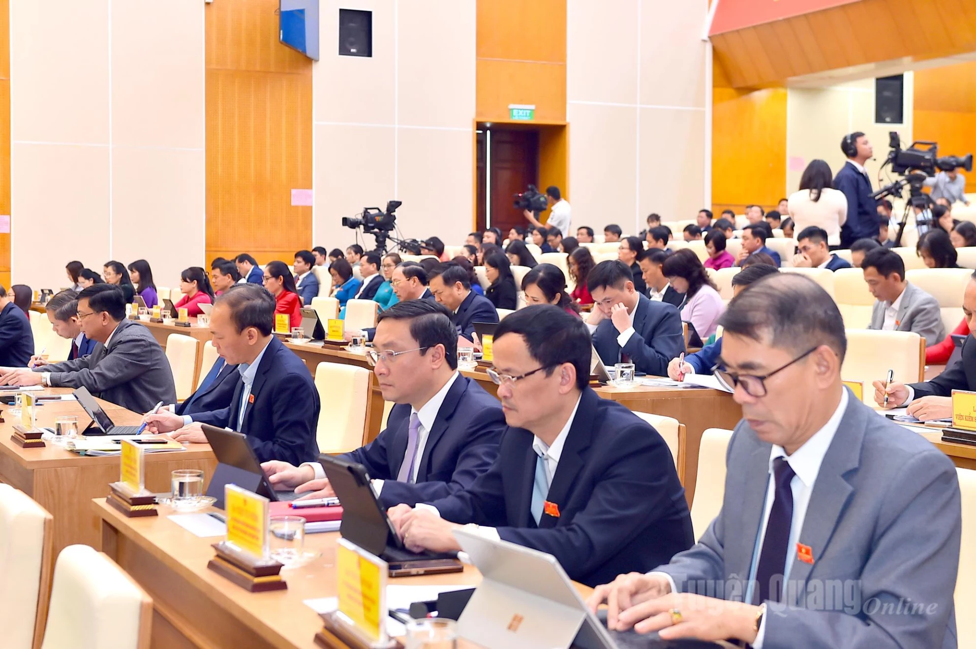 Liderii departamentelor și agențiilor prezenți la întâlnire.