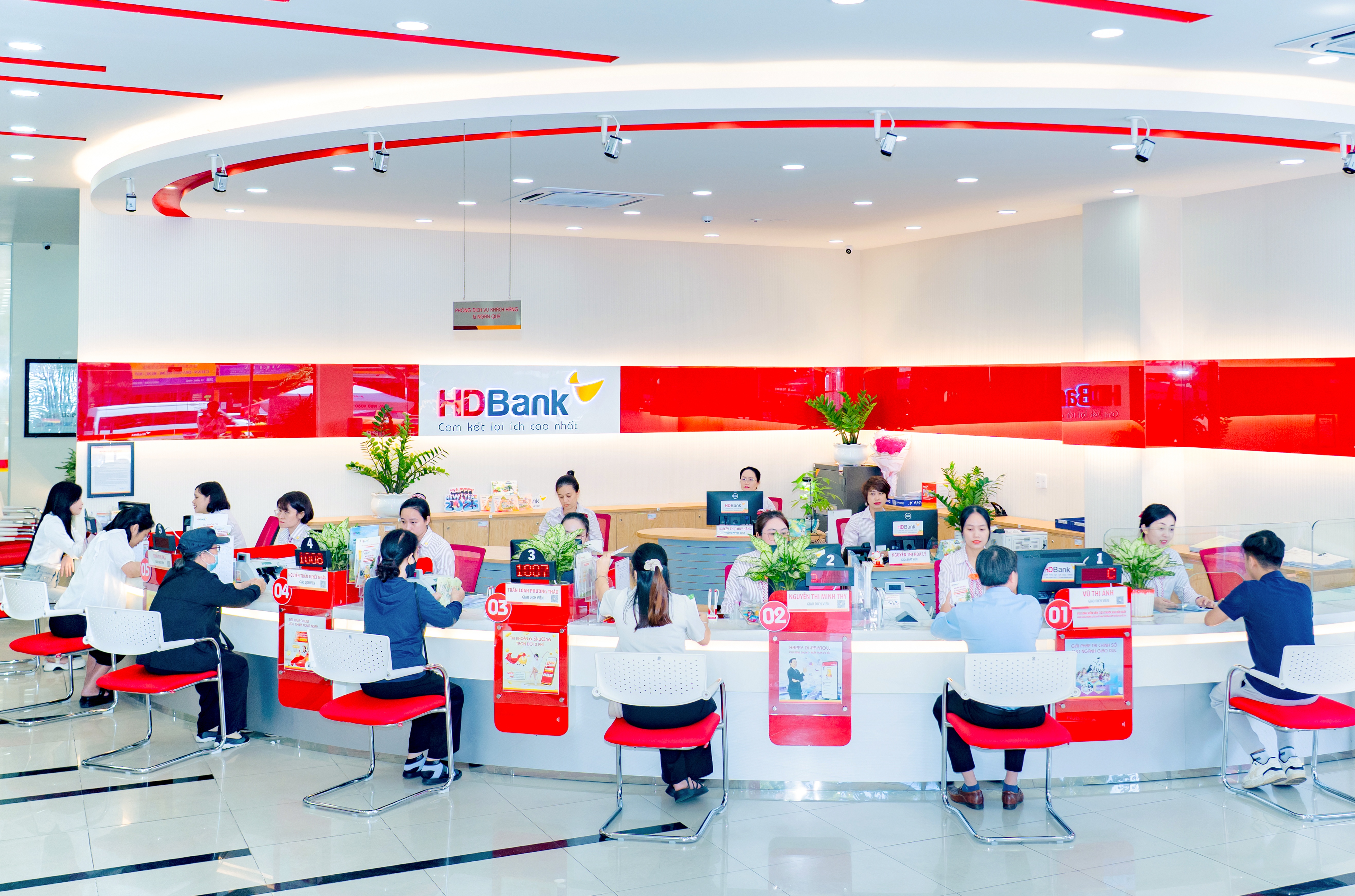 HDBank ສິ້ນສຸດສິດທິໃນການແຈກຢາຍເກືອບ 30% ໃນເງິນປັນຜົນແລະຮຸ້ນໂບນັດ. HDBank chốt quyền chia gần 30% cổ tức và cổ phiếu thưởng