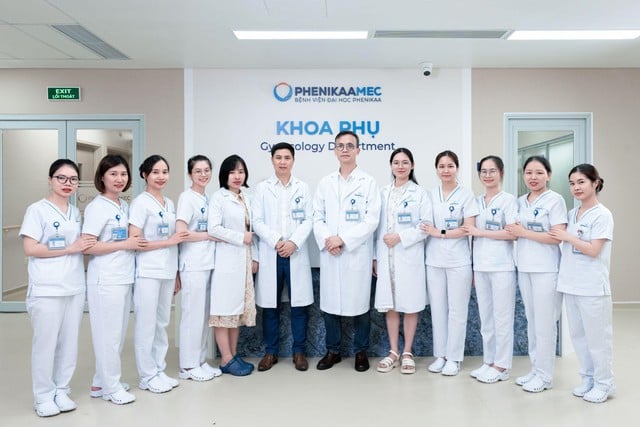 Phenikaa a efectuat cu succes o intervenție chirurgicală la o fetiță de 9 ani cu un teratom ovarian de 20 cm, păstrându-i fertilitatea - Foto 4. Phenikaa phẫu thuật thành công cho bé gái 9 tuổi mắc u quái buồng trứng 20 cm, bảo toàn khả năng sinh sản- Ảnh 4.