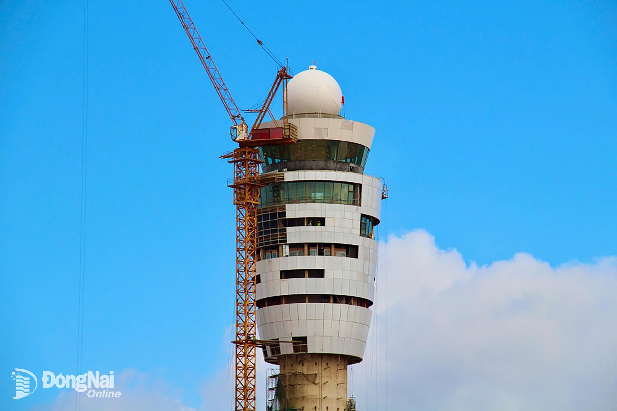 O motivo estilizado do botão de lótus é o principal conceito de design para a torre de controle de tráfego aéreo do Aeroporto de Long Thanh. É aqui que o controle de tráfego aéreo será realizado quando o Aeroporto de Long Thanh entrar em operação. Foto: Pham Tung
