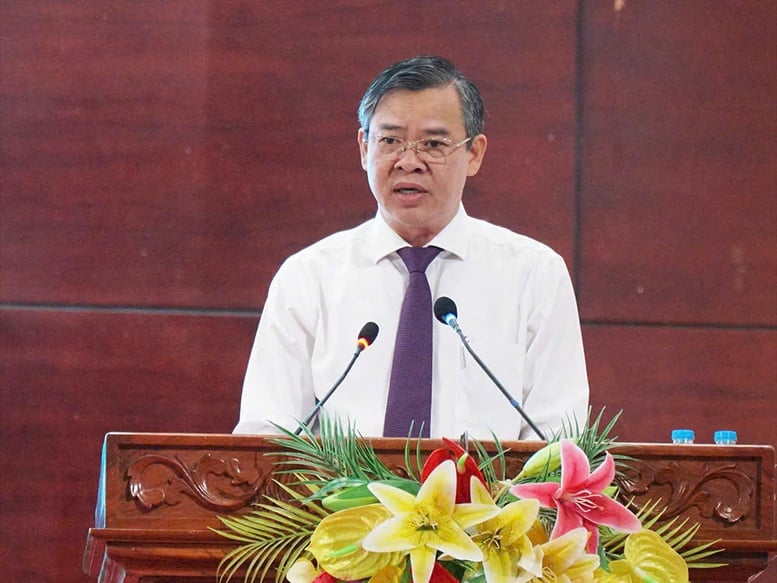 Perutusan Pengerusi Jawatankuasa Rakyat Kota Can Tho pada mesyuarat akhir tahun: Tindakan tegas untuk mencapai kejayaan - Foto 1. Thông điệp từ Chủ tịch UBND TP. Cần Thơ tại Kỳ họp cuối năm: Quyết liệt hành động để bứt phá- Ảnh 1.