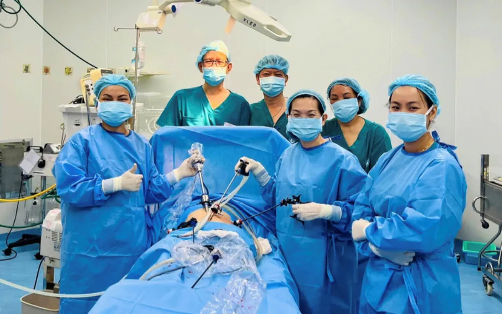 Legene utførte en akuttoperasjon på den gravide kvinnen.