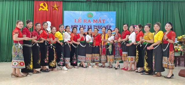 បច្ចេកវិជ្ជា “ចាប់រលក” ដើម្បីដាស់វិស័យទេសចរណ៍នៅតំបន់ភ្នំ Son Lam - រូបថត ៣. “Bắt sóng” công nghệ để đánh thức du lịch vùng cao Sơn Lâm- Ảnh 3.