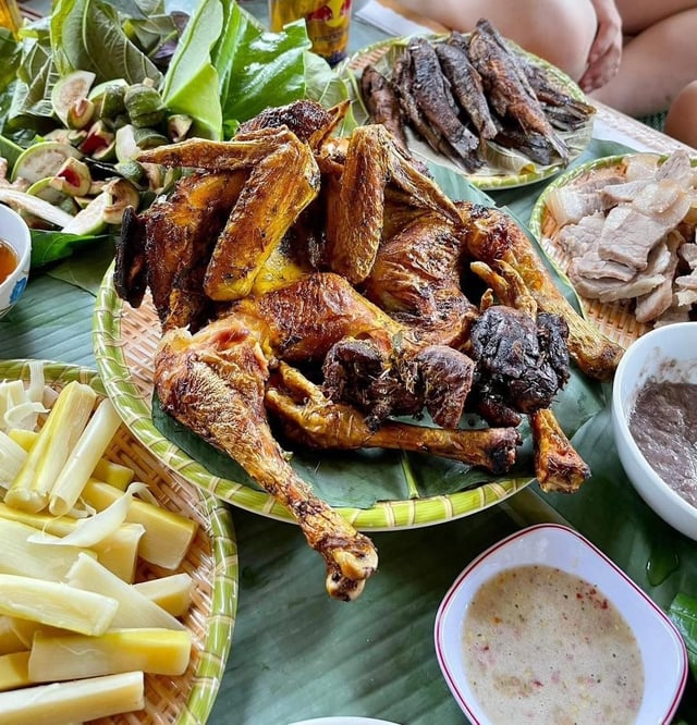 បច្ចេកវិជ្ជា “ចាប់រលក” ដើម្បីដាស់វិស័យទេសចរណ៍នៅតំបន់ភ្នំ Son Lam - រូបថត ៤. “Bắt sóng” công nghệ để đánh thức du lịch vùng cao Sơn Lâm- Ảnh 4.