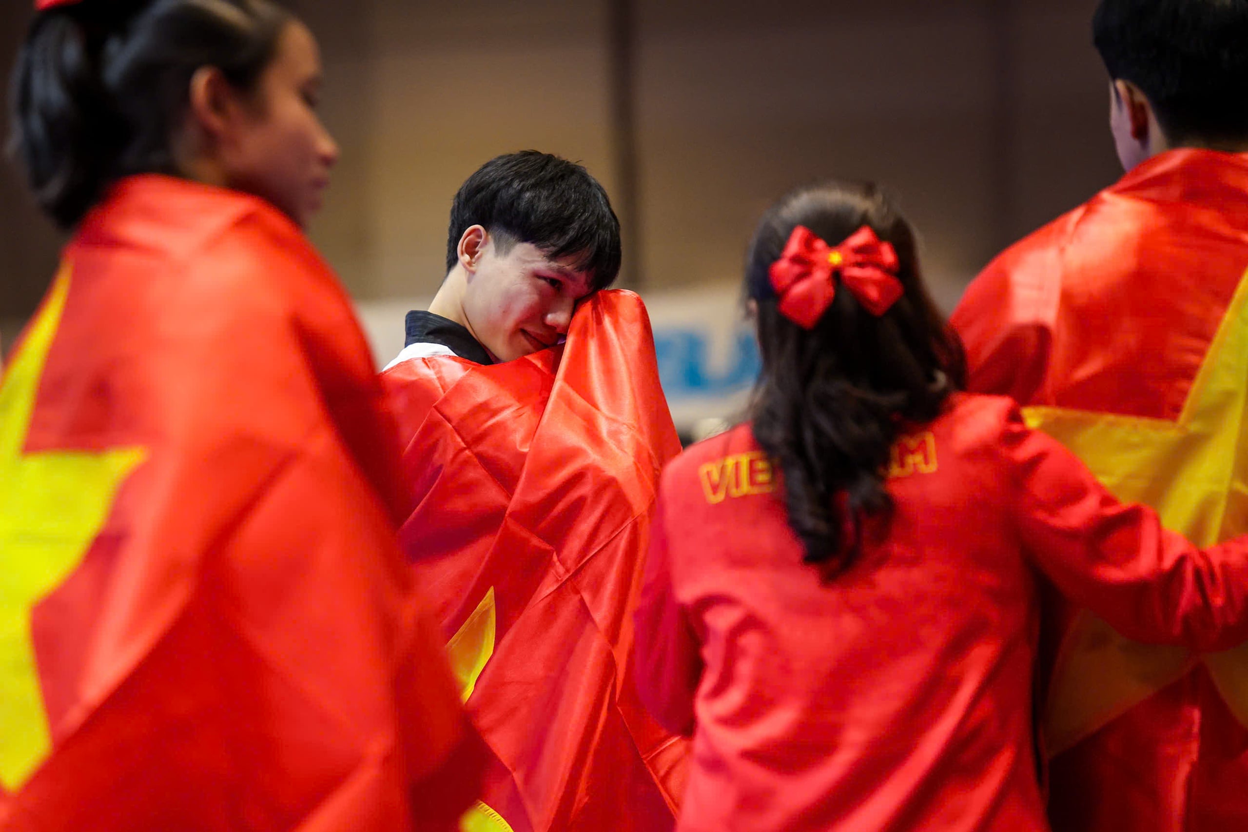 Võ sĩ trẻ bật khóc ngon lành sau khi giành vàng taekwondo: Một ngày đầy cung bậc cảm xúc!- Ảnh 1.